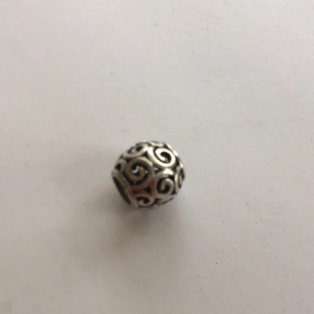 Pandora Openwork Swirl Charm - 790896 - Picture 2 of 6